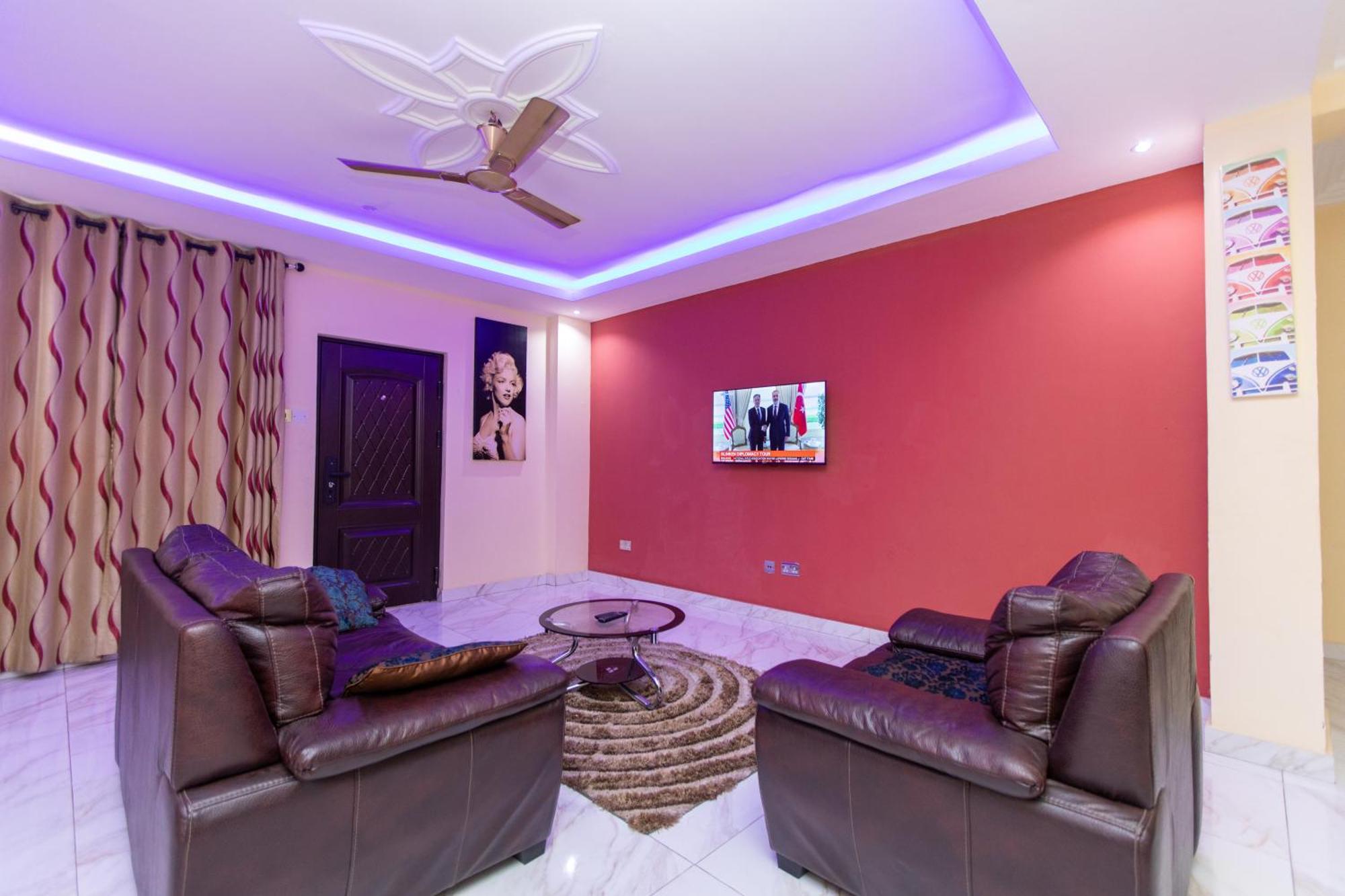 Washington Apartments - Just 25Mins Drive From The Airport Kwashieman Εξωτερικό φωτογραφία
