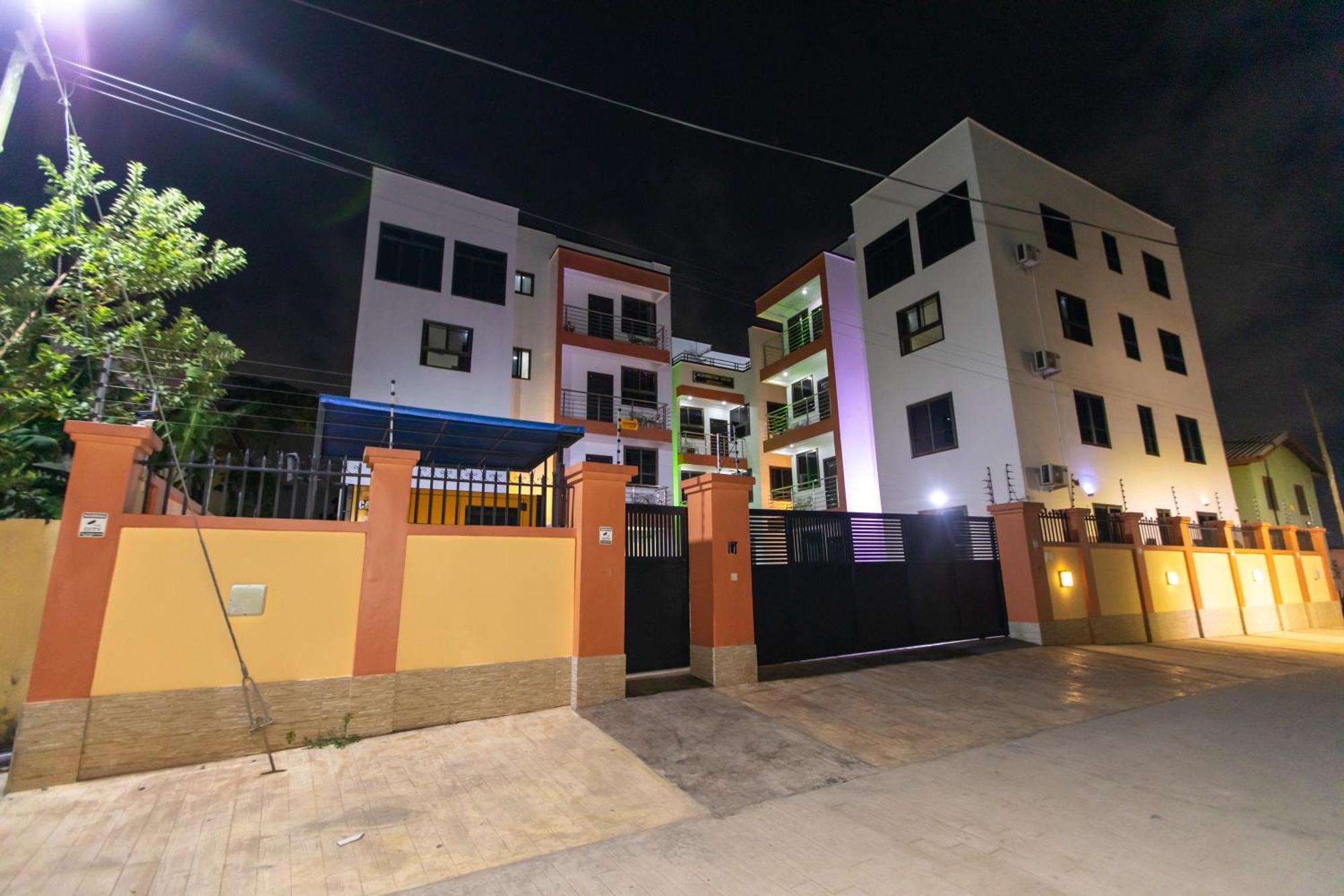 Washington Apartments - Just 25Mins Drive From The Airport Kwashieman Εξωτερικό φωτογραφία