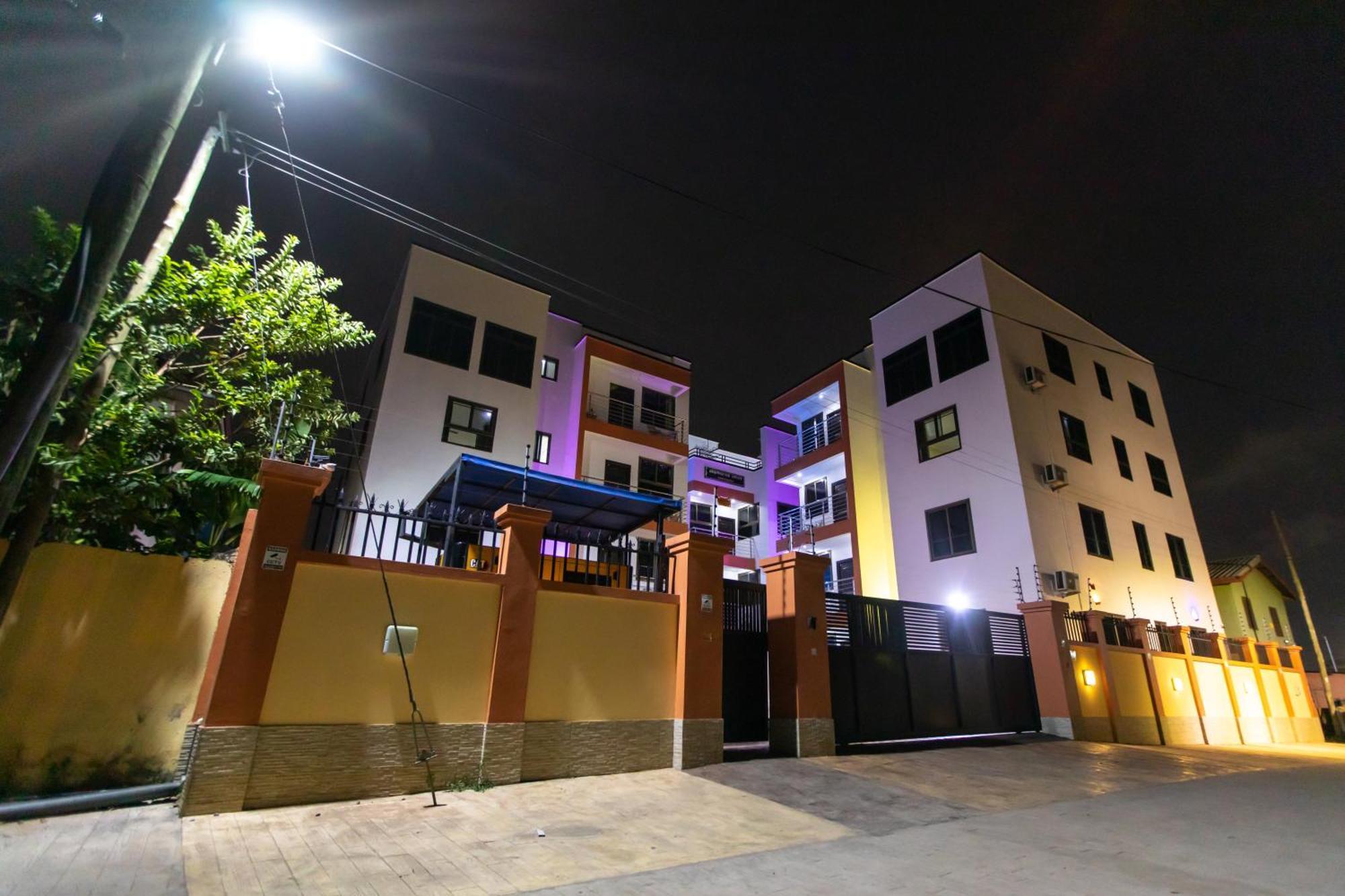 Washington Apartments - Just 25Mins Drive From The Airport Kwashieman Εξωτερικό φωτογραφία