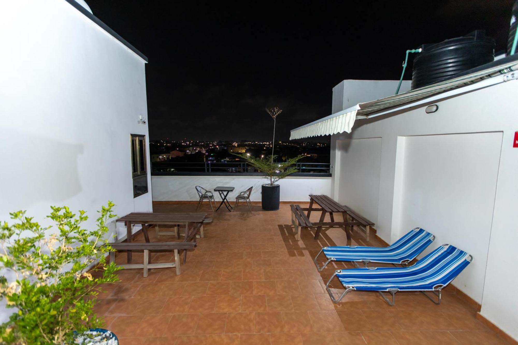 Washington Apartments - Just 25Mins Drive From The Airport Kwashieman Εξωτερικό φωτογραφία