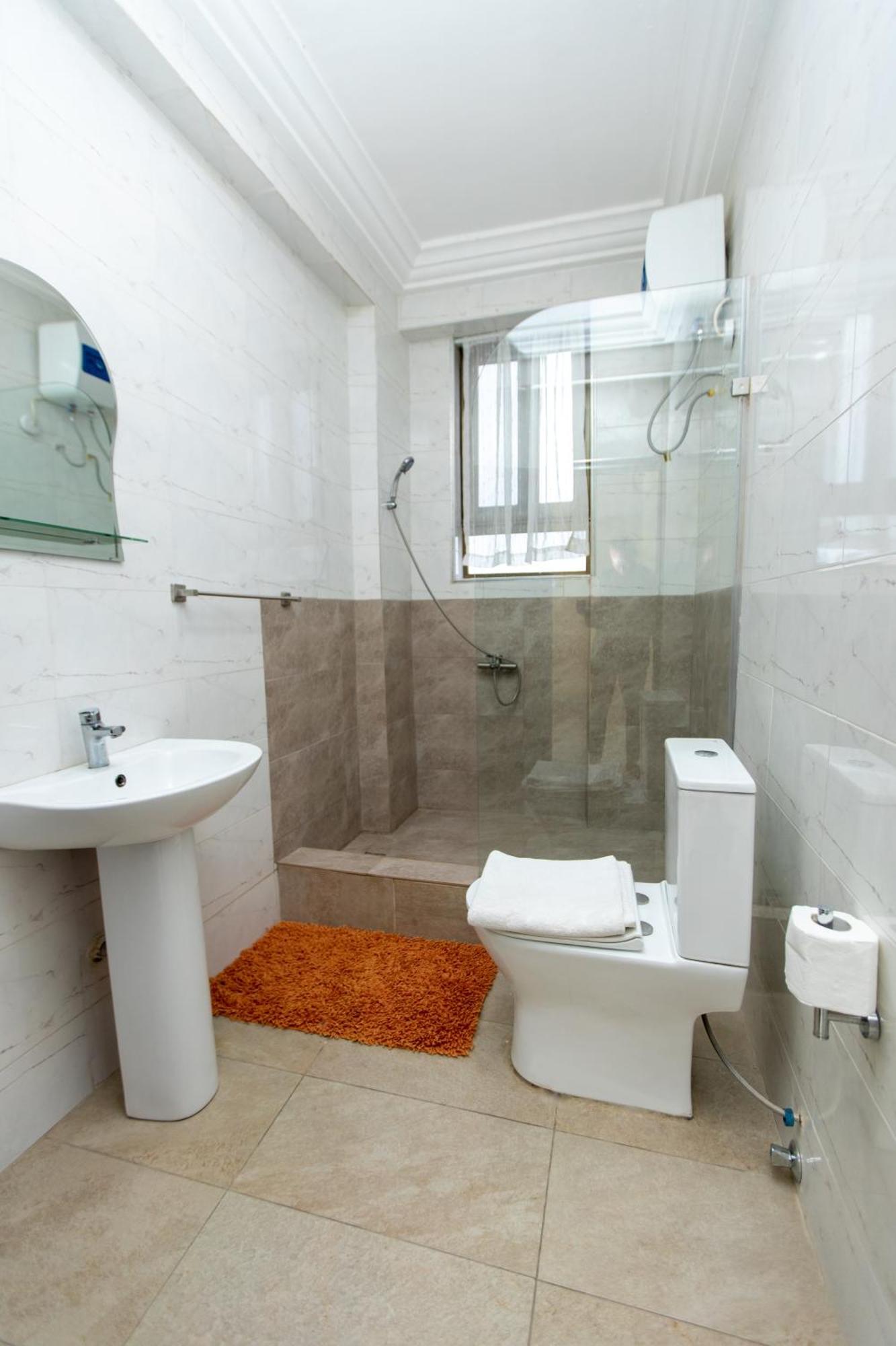 Washington Apartments - Just 25Mins Drive From The Airport Kwashieman Εξωτερικό φωτογραφία