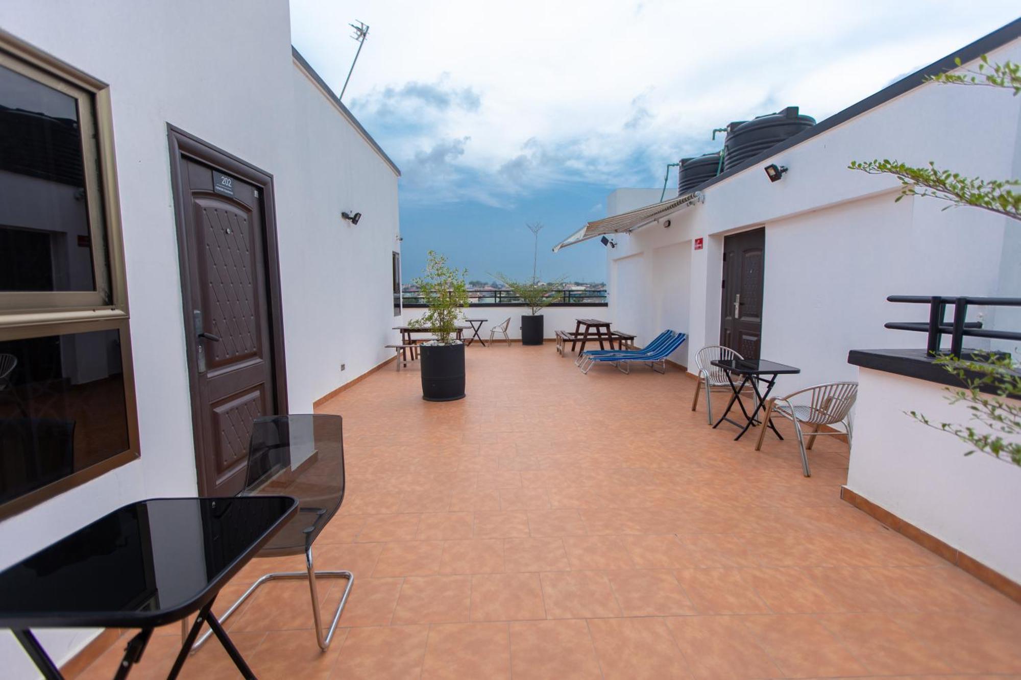 Washington Apartments - Just 25Mins Drive From The Airport Kwashieman Εξωτερικό φωτογραφία