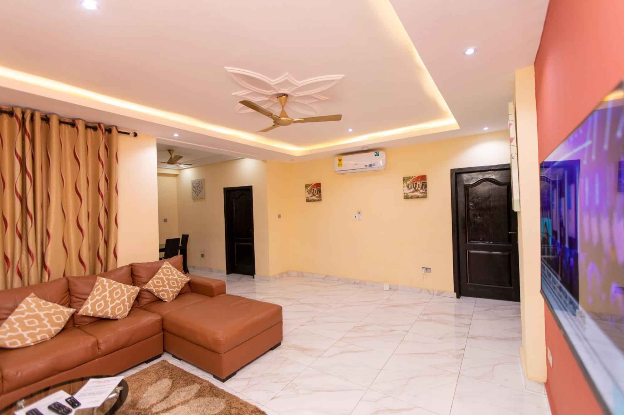 Washington Apartments - Just 25Mins Drive From The Airport Kwashieman Εξωτερικό φωτογραφία