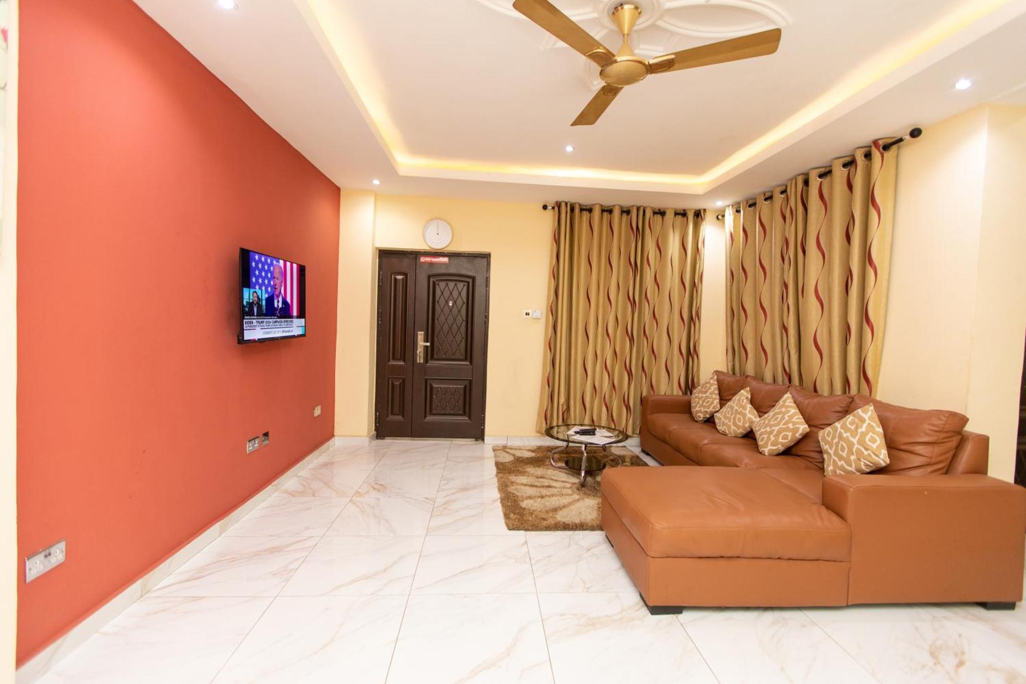 Washington Apartments - Just 25Mins Drive From The Airport Kwashieman Εξωτερικό φωτογραφία