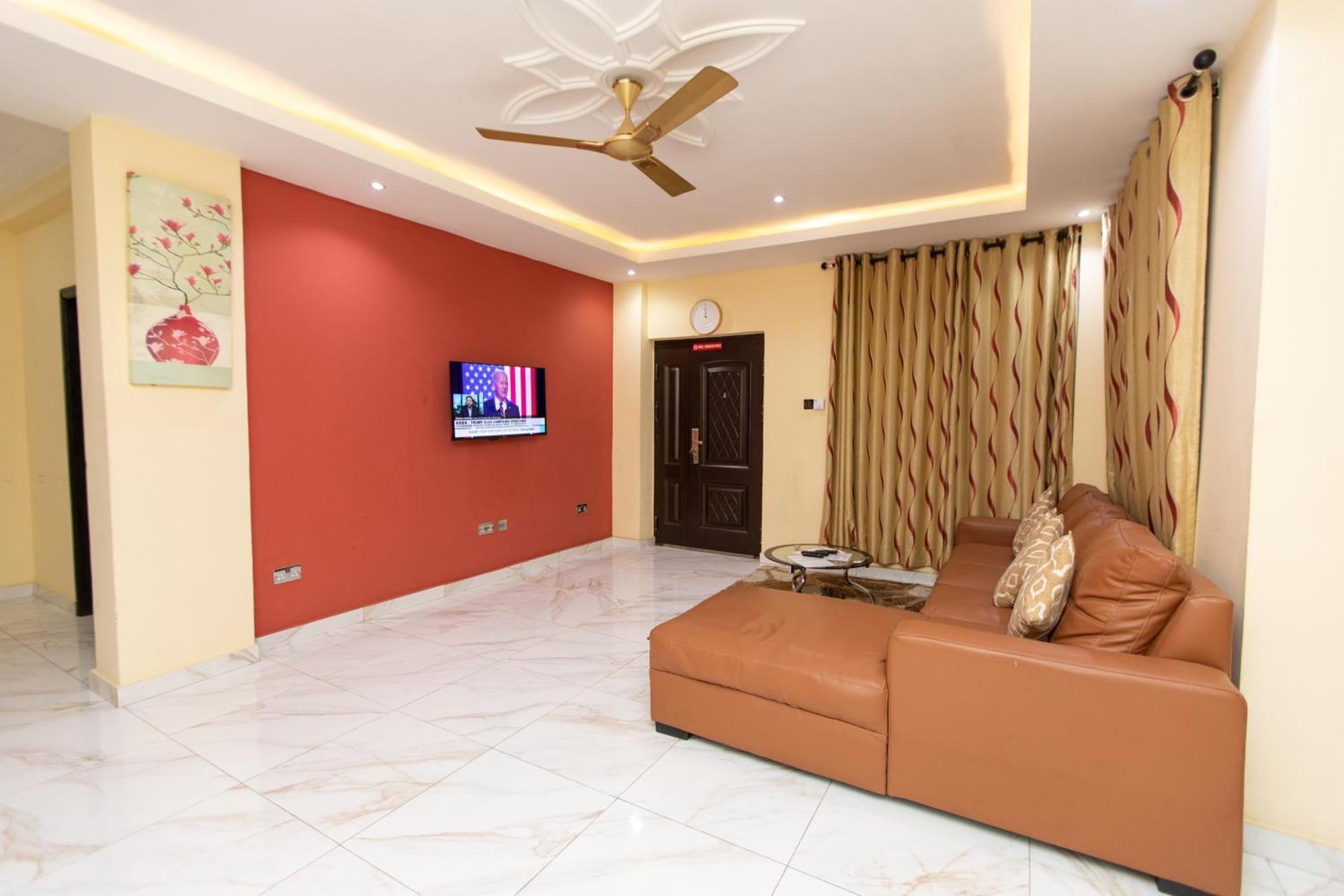 Washington Apartments - Just 25Mins Drive From The Airport Kwashieman Εξωτερικό φωτογραφία